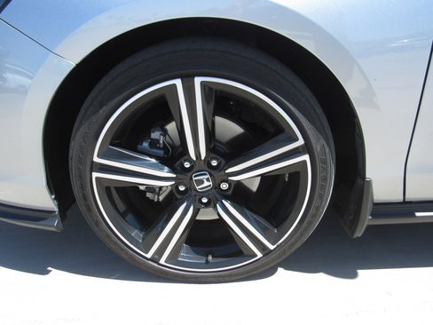 Used 2023 Honda Accord Sport image 5