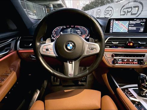 Used 2022 BMW 750i xDrive w/ Executive Package image 5