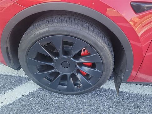 Used 2022 Tesla Model Y Long Range image 13