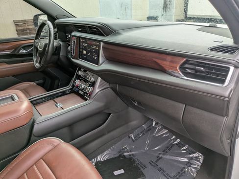Used 2023 GMC Yukon XL Denali Ultimate AWD/4WD image 15