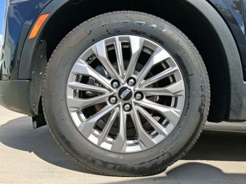 Used 2025 Cadillac XT4 Premium Luxury image 22