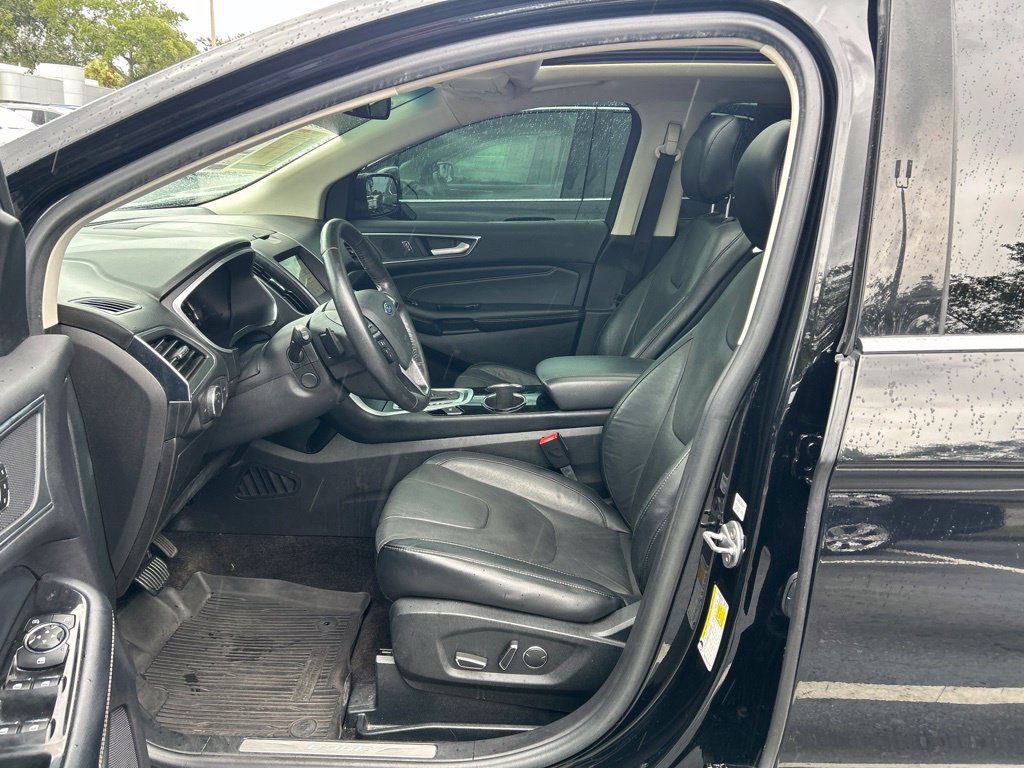Used 2018 Ford Edge Titanium w/ Equipment Group 302A AWD/4WD image 12