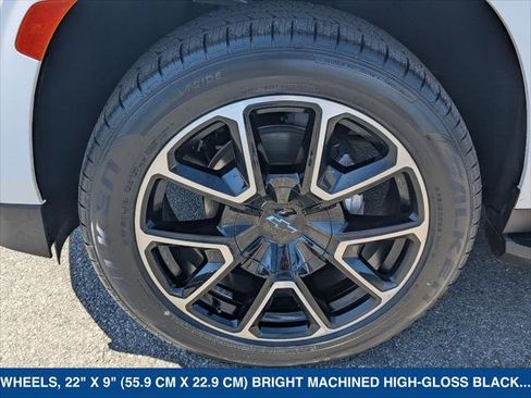 Used 2024 Chevrolet Suburban RST w/ Luxury Package AWD/4WD image 9