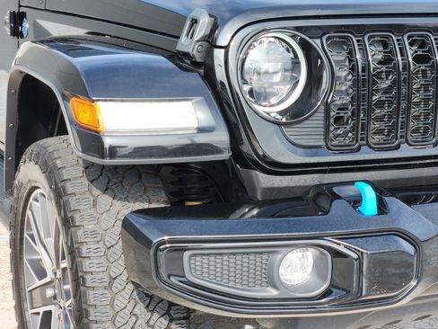 Used 2024 Jeep Wrangler High Altitude AWD/4WD image 10