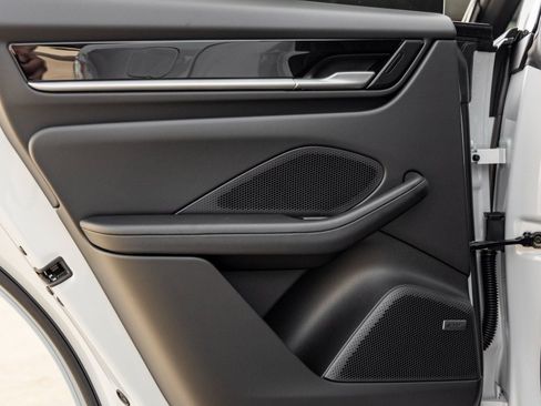 New 2026 Porsche Macan 4 Electric image 31