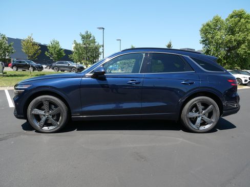 Used 2022 Genesis GV70 3.5T Sport w/ Sport Prestige Package AWD/4WD image 2