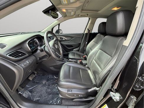 Used 2018 Buick Encore Premium image 2