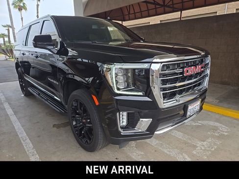 Certified 2022 GMC Yukon XL SLT w/ SLT Luxury Package image 2