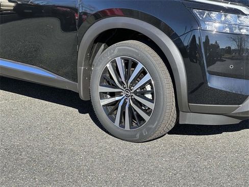 New 2025 Nissan Pathfinder Platinum image 7