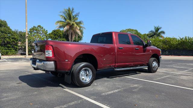 Used 2024 RAM 3500 Tradesman w/ Chrome Appearance Group AWD/4WD image 7