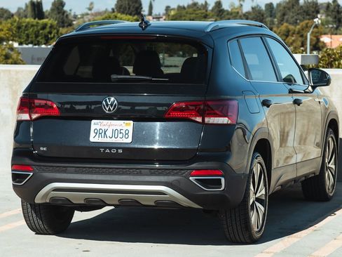 Used 2022 Volkswagen Taos SE image 11