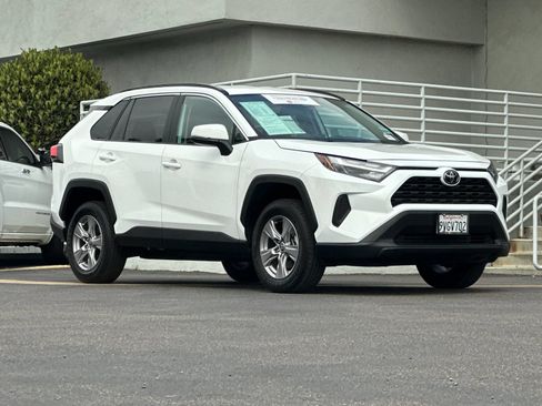 Used 2025 Toyota RAV4 XLE FWD image 8