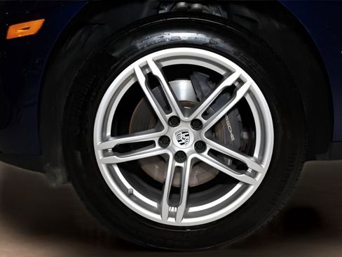 Used 2023 Porsche Macan Base w/ Premium Package Plus image 25