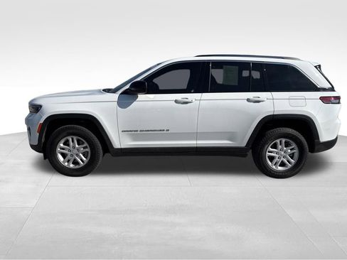 Certified 2023 Jeep Grand Cherokee Laredo image 3