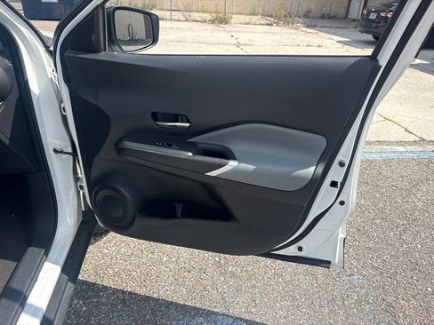 Used 2023 Nissan Kicks SR w/ SR Premium Package FWD image 17