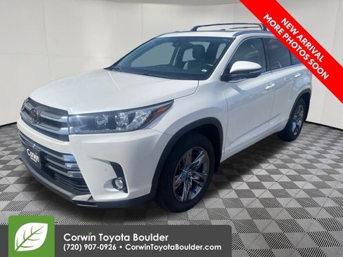 Used 2018 Toyota Highlander Limited Platinum AWD/4WD image 3