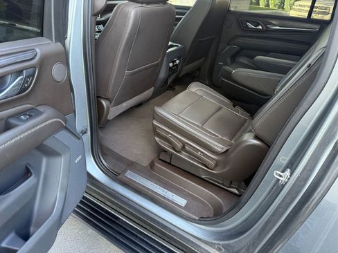 Used 2021 GMC Yukon XL Denali w/ Denali Premium Package AWD/4WD image 35
