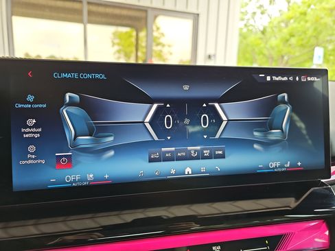 Certified 2025 BMW i5 M60 AWD/4WD image 23