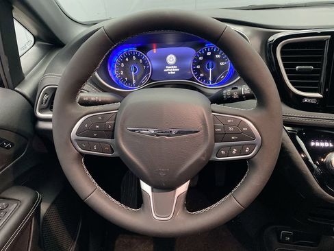 New 2026 Chrysler Pacifica Select image 15