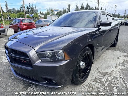 Used 2013 Dodge Charger R/T RWD image 4