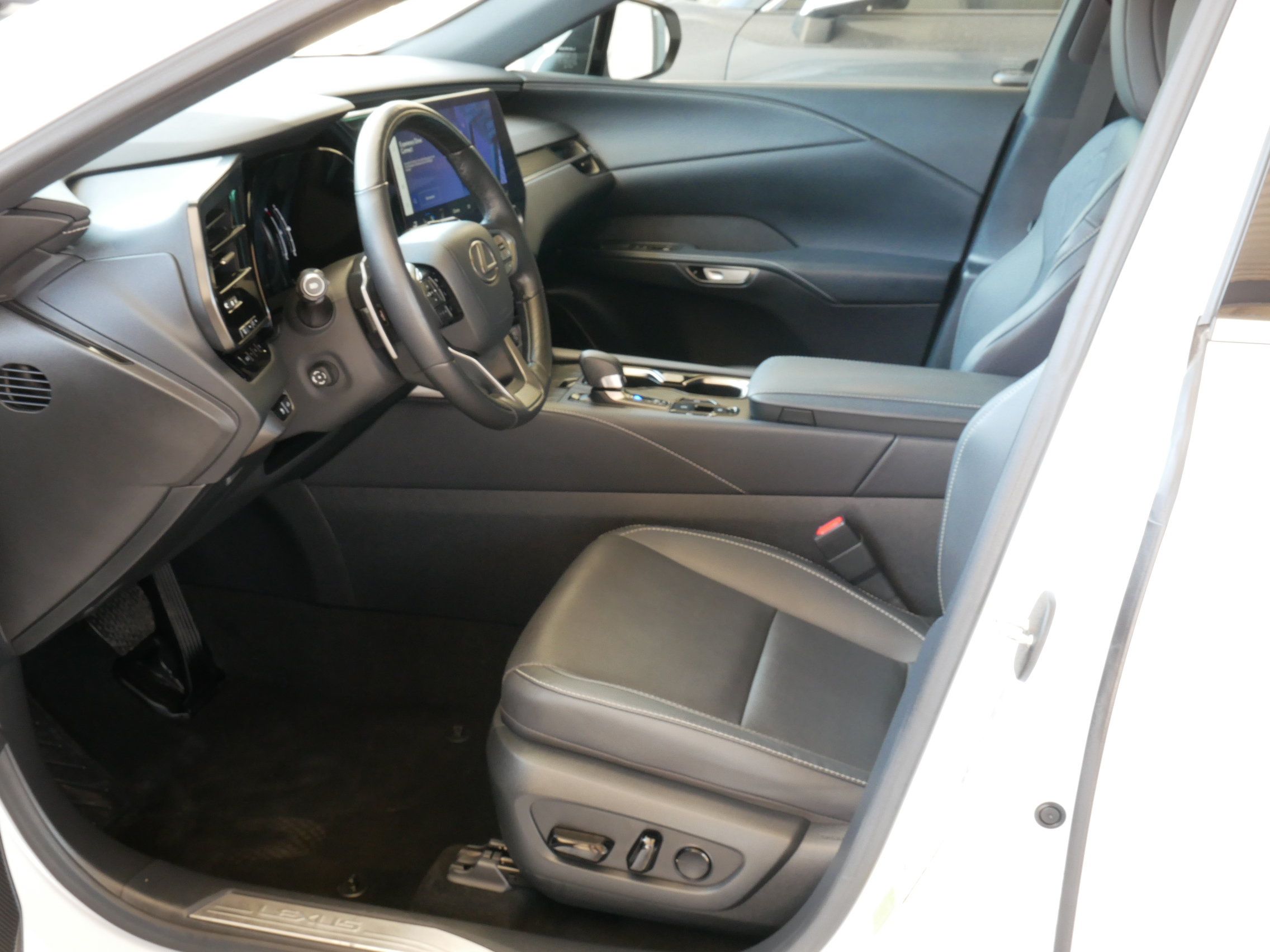 Used 2023 Lexus RX 350 Premium FWD image 4
