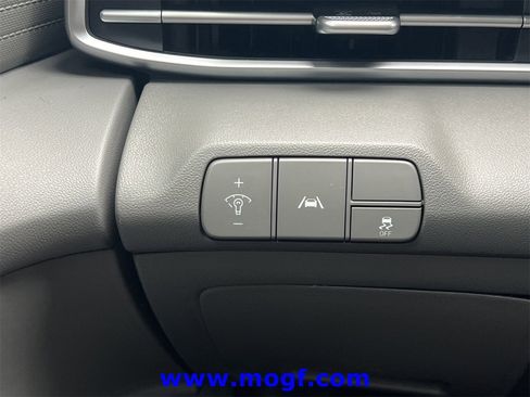 Used 2023 Hyundai Elantra SEL w/ Cargo Package image 16