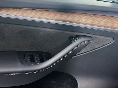 Used 2025 Tesla Model Y Long Range image 15