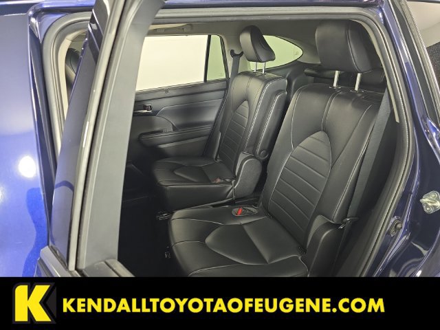 Used 2022 Toyota Highlander XLE AWD/4WD image 26