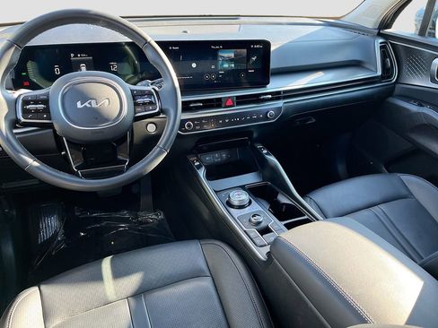 Certified 2025 Kia Sorento EX image 22