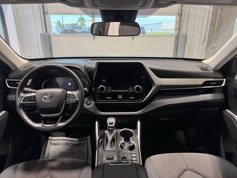 Used 2023 Toyota Highlander LE FWD image 27