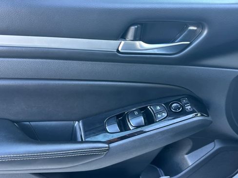 Used 2023 Nissan Altima 2.5 SV image 10