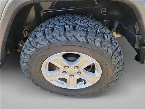 Used 2018 Jeep Wrangler Unlimited Sport S image 12
