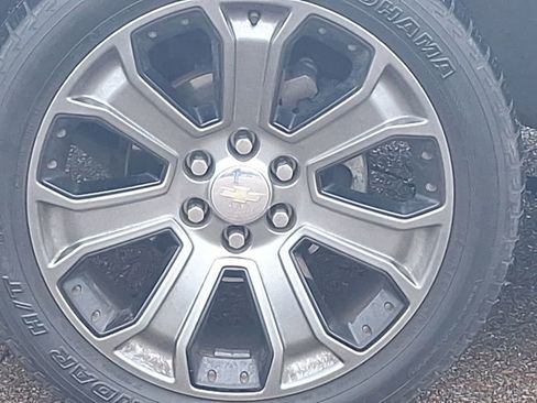 Used 2017 Chevrolet Suburban Premier image 20