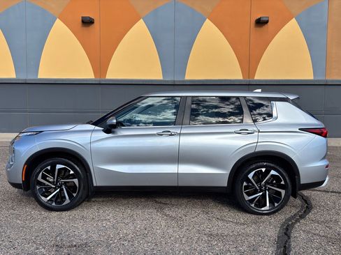 Used 2022 Mitsubishi Outlander SE image 5