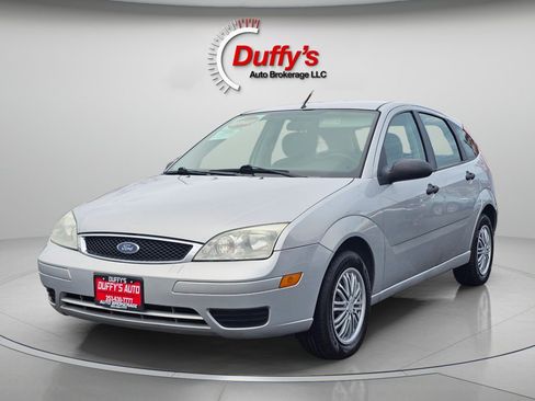 Used 2005 Ford Focus ZX5 Hatchback image 11