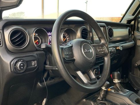 Used 2023 Jeep Gladiator Sport image 9