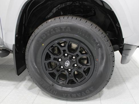 Used 2021 Toyota Tacoma SR5 w/ Technology Package AWD/4WD image 5