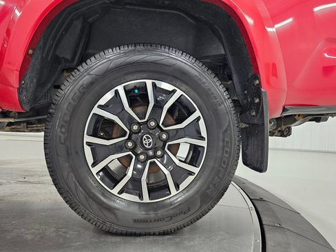 Used 2021 Toyota Tacoma TRD Sport AWD/4WD image 10