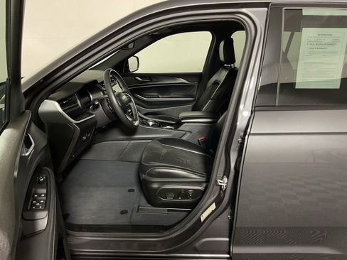 Used 2023 Jeep Grand Cherokee Altitude AWD/4WD image 22