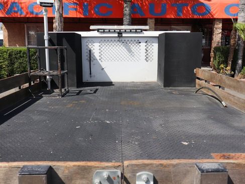 Used 2017 Ford F550 XL image 8