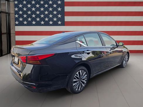 Used 2025 Nissan Altima 2.5 SV image 7