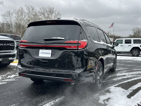 New 2026 Chrysler Pacifica Select image 15