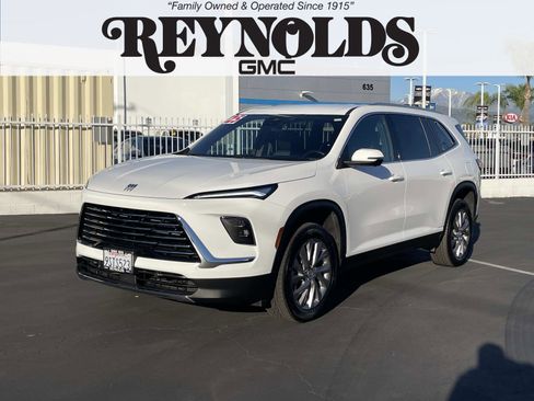 Used 2025 Buick Enclave Preferred image 1