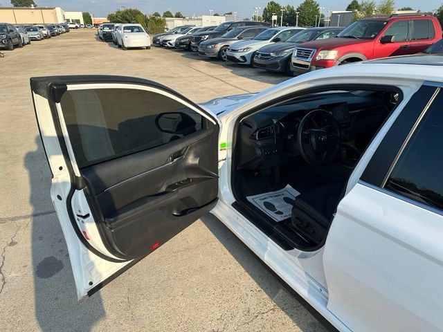 Used 2023 Toyota Camry SE w/ Convenience Package FWD image 10