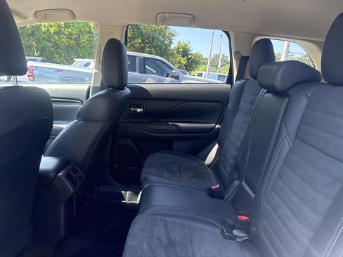 Used 2020 Mitsubishi Outlander SE FWD image 15