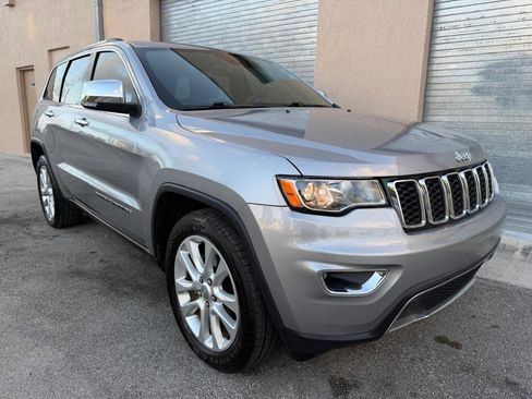 Used 2017 Jeep Grand Cherokee Limited image 2