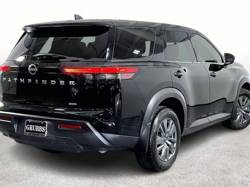 Used 2024 Nissan Pathfinder S image 2