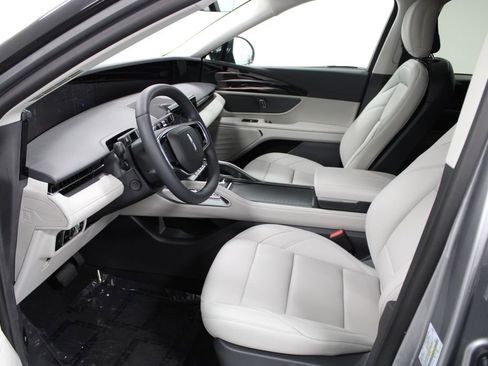 New 2026 Lincoln Nautilus Premier image 22