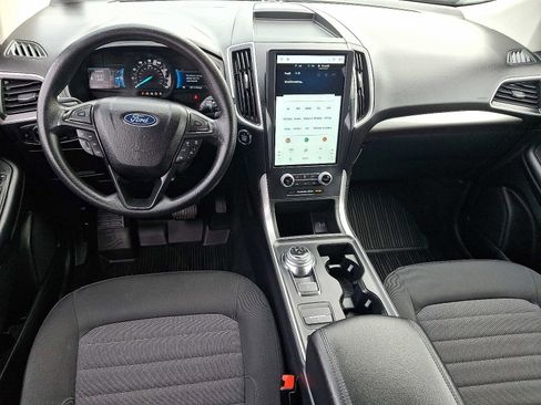 Certified 2024 Ford Edge SE image 12