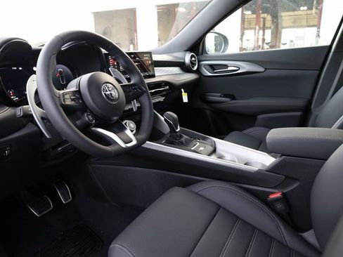 New 2025 Alfa Romeo Tonale Veloce w/ Premium Package image 10